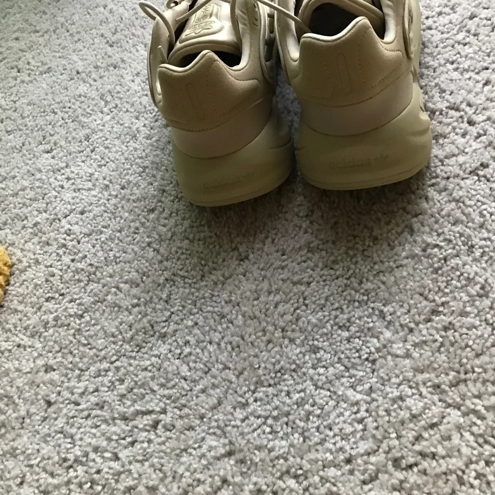 Adidas Ozelia Beige 2K Futuristic Chunky Sneakers Size 10